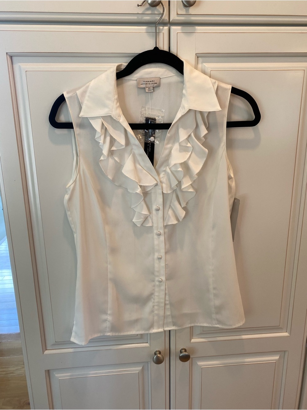 Tahari Cream Sleeveless Ruffle-Front Blouse